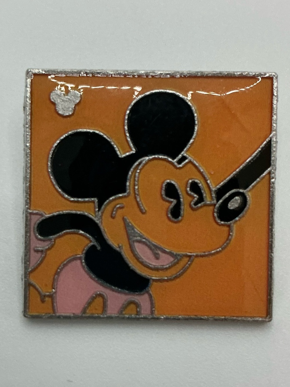 2010 DISNEY COLORFUL FACES HIDDEN MICKEY PIN ORANGE